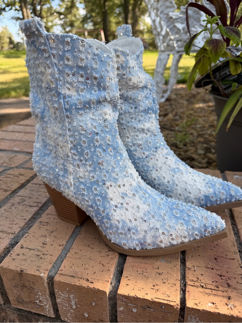 NWOT Distressed Denim Size 9 Western Cowgirl Boots Pointed Toe Sparkly Sequins